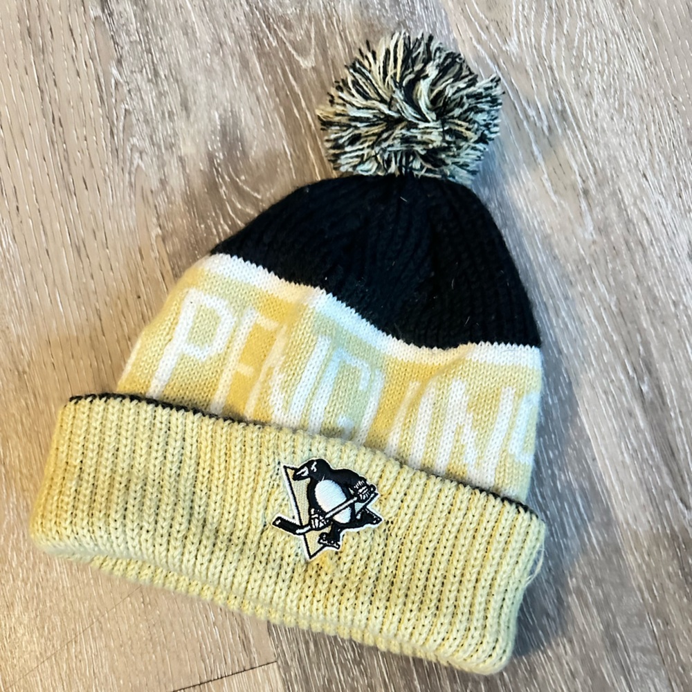 Pittsburgh Penguins Yellow and Black Knit Beanie